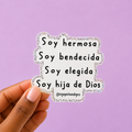 Sticker “Soy hermosa, bendecida, elegida, hija de Dios”.